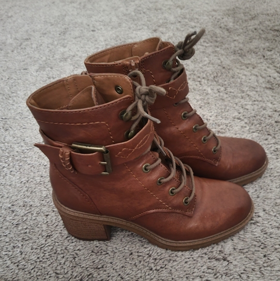 Boots - Picture 2 of 8